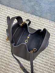Colestore YSL Saint Laurent LE 5 À 7 BABY BEA in grained leather in Brown/Arabica 18x15x13cm - 2