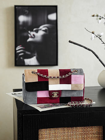 Colestore Chanel Fall Winter 2026 Pre-Collection   Flap Bag   Suede Calfskin Patchwork & Gold-Tone Metal  Beige, Gray, Red & Black  13.5 x 24.5 x 5cm