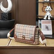 Colestore  Burberry Note Bag in Archive beige/briar brown  25 x 8.5 x 18cm - 3
