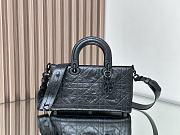 	 Colestore Dior Meidum Lady D-Sire Bag Black Macrocannage Crinkled Calfskin 26 x 15 x 8 cm - 1