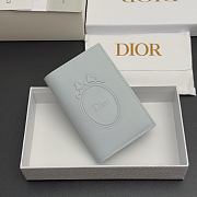 Colestore Dior Salon Passport Cover Ice Blue Dior Médaillon Debossed Calfskin 10 x 14 x 2 cm - 4