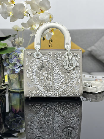 Colestore Dior Medium Lady Dior Bag – White Embellished/Beaded Heart Design 24 x 20 x 11 cm