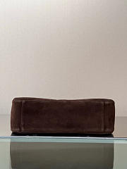 Colestore Chanel Métiers d’art 2026   Maxi Flap bag   Suede Calfskin & Gold-Tone Metal  Dark Brown 19.5 x 32 x 10cm - 6