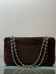 Colestore Chanel Métiers d’art 2026   Maxi Flap bag   Suede Calfskin & Gold-Tone Metal  Dark Brown 19.5 x 32 x 10cm - 4