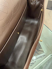 Colestore Chanel Métiers d’art 2026   Maxi Flap bag   Suede Calfskin & Gold-Tone Metal  Dark Brown 19.5 x 32 x 10cm - 3
