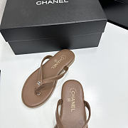 Colestore Chanel Métiers d’art 2026   Thongs   Goatskin Brown - 3