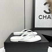 Colestore Chanel Métiers d’art 2026   Thongs   Goatskin White - 1