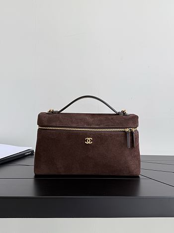 Colestore Chanel Métiers d’art 2026   Large Vanity with chain   Suede Calfskin & Gold-Tone Metal  Dark Brown 15 x 23 x 5cm