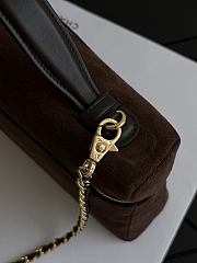 Colestore Chanel Métiers d’art 2026   Large Vanity with chain   Suede Calfskin & Gold-Tone Metal  Dark Brown 15 x 23 x 5cm - 5