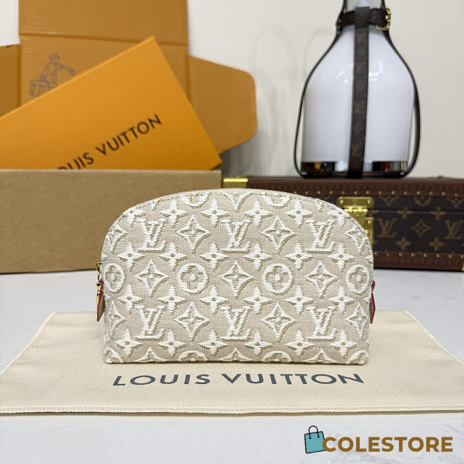 	 Colestore Louis Vuitton Pochette Cosmétique PM Peuplier Beige 19 x 12 x 6 cm  - 1