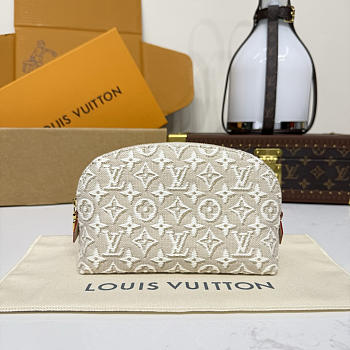 	 Colestore Louis Vuitton Pochette Cosmétique PM Peuplier Beige 19 x 12 x 6 cm 