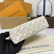 	 Colestore Louis Vuitton Pochette Cosmétique PM Peuplier Beige 19 x 12 x 6 cm  - 4