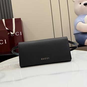 Colestore Gucci Mini bag with Gucci lettering Black soft grainy leather with a natural glossy finish 23.5 x 11 x 6.5 cm