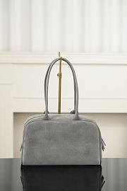 	 Colestore Chanel Fall Winter 2026 Pre-Collection Large Bowling Bag Suede Calfskin, Calfskin & Gold-Tone Metal Grey 17 x 29 x 10cm - 3