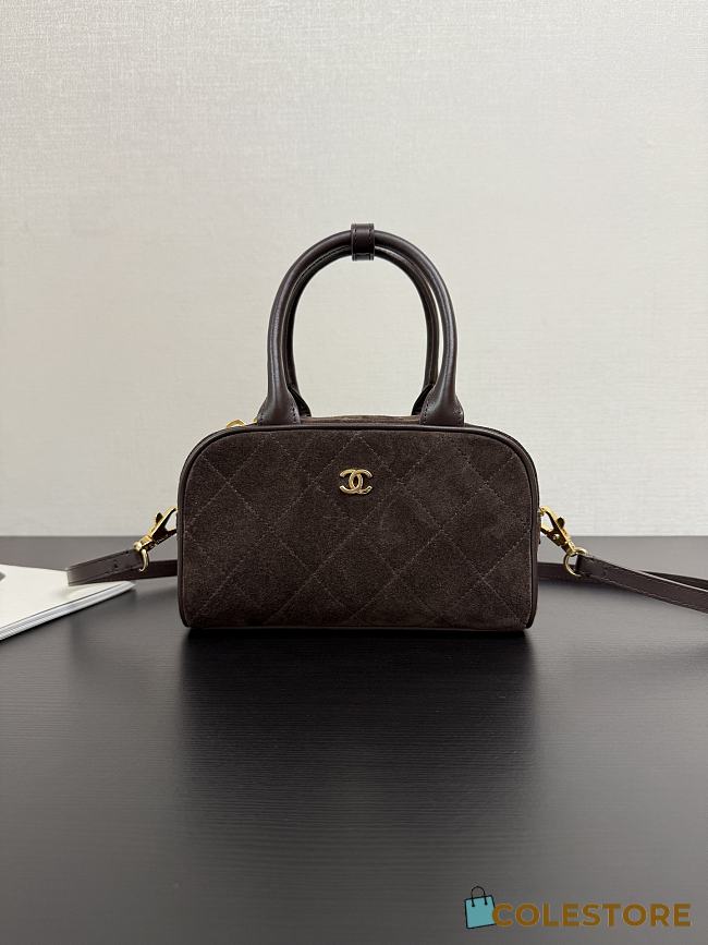 Colestore Chanel Fall Winter 2026 Pre-Collection   Clutch with Leather Strap   Suede Calfskin, Calfskin & Gold-Tone Metal  Dark Brown  13 x 21 x 9cm - 1