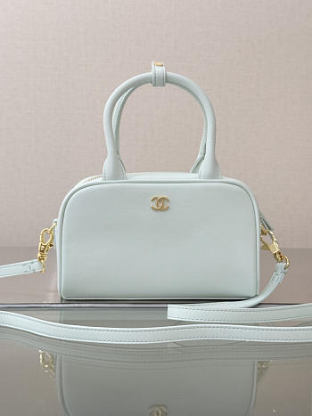 Colestore Chanel Fall Winter 2026 Pre-Collection   Clutch with Leather Strap   Calfskin & Gold-Tone Metal  Light Blue  13 x 21 x 9cm