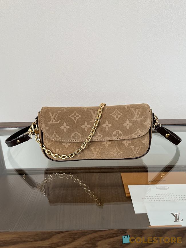 Colestore  Louis Vuitton Wallet On Chain Ivy Monogram Empreinte Beige Trench Cowhide leather 23.5 x 12 x 4.3 cm - 1
