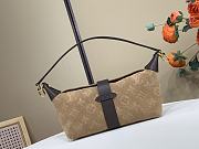 Colestore Louis Vuitton Pochette Mia Beige Trench Cowhide leather 22 x 14.5 x 8 cm - 5