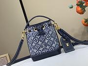 Colestore Louis Vuitton Nano Noé Monogram Emblème Monogram Bleu 13 x 16 x 10 cm - 1