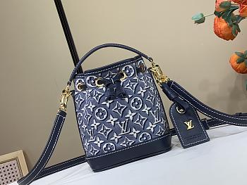 Colestore Louis Vuitton Nano Noé Monogram Emblème Monogram Bleu 13 x 16 x 10 cm