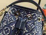 Colestore Louis Vuitton Nano Noé Monogram Emblème Monogram Bleu 13 x 16 x 10 cm - 4