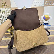 Colestore Louis Vuitton Pochette Métis MM Beige Trench Embossed calfskin suede leather 32 x 20 x 7 cm - 2