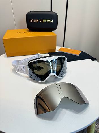 Colestore Louis Vuitton LV Snow Mask White color frame Black Monogram lenses