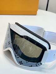 Colestore Louis Vuitton LV Snow Mask White color frame Black Monogram lenses - 3