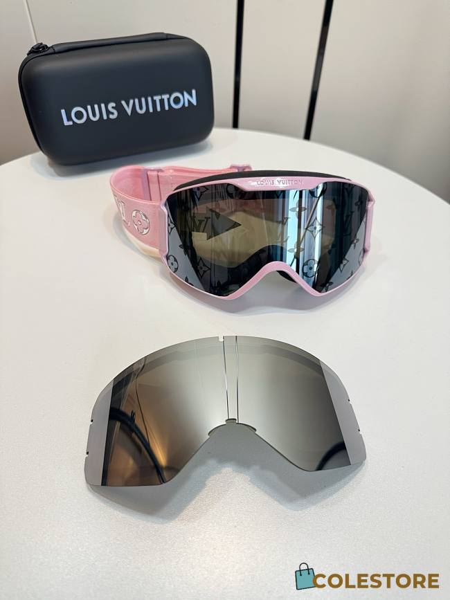 Colestore Louis Vuitton LV Snow Mask Pink color frame Black Monogram lenses - 1