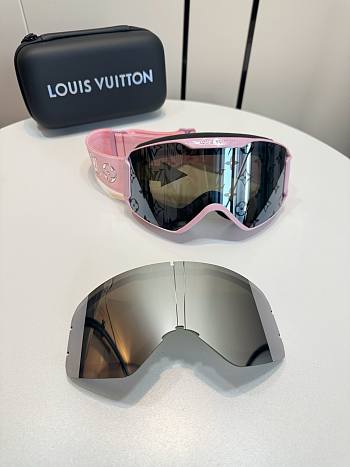 Colestore Louis Vuitton LV Snow Mask Pink color frame Black Monogram lenses
