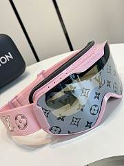 Colestore Louis Vuitton LV Snow Mask Pink color frame Black Monogram lenses - 2