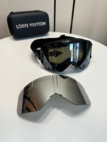 Colestore Louis Vuitton LV Snow Mask Black frame Black Monogram lens