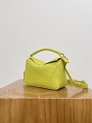 Colestore Loewe Small Featherlight Puzzle bag in nappa lambskin Lemon 24 x 16.5 x 10.5cm - 4