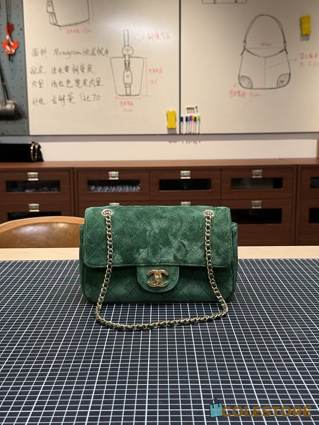 Colestore Chanel Fall Winter 2026 Mini Flap Bag   Suede Calfskin & Gold-Tone Metal Dark Green  13 x 20 x 6cm - 1