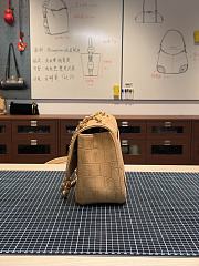 Colestore Chanel Fall-Winter 2026 Maxi Flap bag   Suede Crocodile Calfskin & Gold-Tone Metal  Camel  19.5 x 32 x 10cm - 5