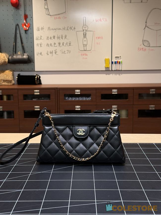 Colestore Chanel Fall-Winter 2026 Clutch with Chain   Lambskin & Gold-Tone Metal  Black   13 x 23 x 7cm - 1
