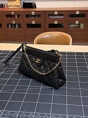 Colestore Chanel Fall-Winter 2026 Clutch with Chain   Lambskin & Gold-Tone Metal  Black   13 x 23 x 7cm - 3