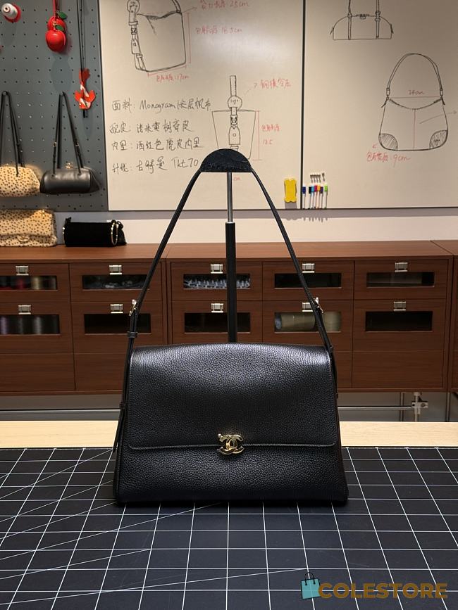 Colestore Chanel Fall-Winter 2026 Maxi Flap bag   Grained Calfskin & Gold-Tone Metal  Black  22 x 34.5 x 11cm - 1
