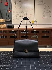 Colestore Chanel Fall-Winter 2026 Maxi Flap bag   Grained Calfskin & Gold-Tone Metal  Black  22 x 34.5 x 11cm - 1