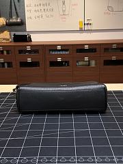 Colestore Chanel Fall-Winter 2026 Maxi Flap bag   Grained Calfskin & Gold-Tone Metal  Black  22 x 34.5 x 11cm - 4