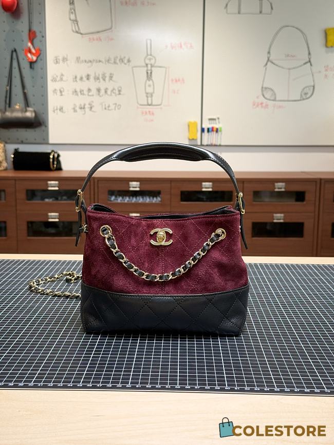 Colestore Chanel Fall Winter 2026 Small Shopping Bag   Suede Calfskin, Shiny Lambskin & Gold-Tone Metal  Burgundy & Black  24 x 36 x 14cm - 1