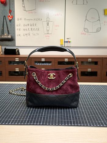 Colestore Chanel Fall Winter 2026 Small Shopping Bag   Suede Calfskin, Shiny Lambskin & Gold-Tone Metal  Burgundy & Black  24 x 36 x 14cm