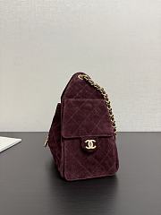 Colestore Chanel Fall Winter 2026 CHANEL 25 Small Handbag   Suede Calfskin & Gold-Tone Metal  Burgundy  30 x 26 x 14cm - 3