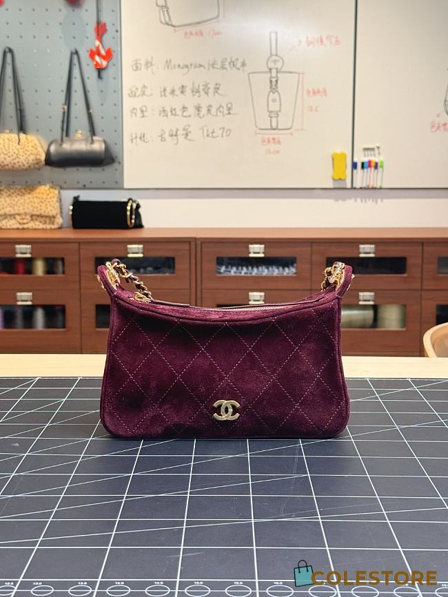 Colestore Chanel Fall Winter 2026 Mini Hobo Bag  Suede Calfskin & Gold Metal  Burgundy 17 x 24 x 7cm - 1
