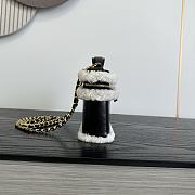 Colestore Chanel  Fall Winter 2026 Pre-Collection  Vanity with Chain  Aged Calfskin, Ecru Shearling & Gold-Tone Metal Black 12 x 25 x 5cm - 4