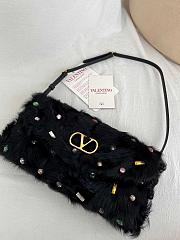 Colestore Valentino Garavani Devain Small Shoulder Bag In Lamb Fur With Rhinestones Black/multicolour 23.5x12x3cm - 4