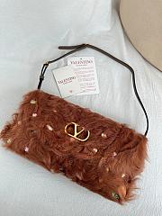 Colestore Valentino Garavani Devain Small Shoulder Bag In Lamb Fur With Rhinestones Brown/multicolour 23.5x12x3cm - 5