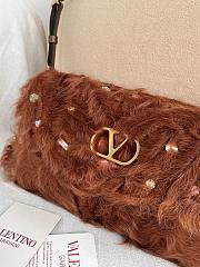 Colestore Valentino Garavani Devain Small Shoulder Bag In Lamb Fur With Rhinestones Brown/multicolour 23.5x12x3cm - 4