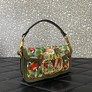Colestore Valentino Garavani Locò Small VLogo Flower Beaded Convertible Shoulder Bag Green19x10.5x5cm - 6