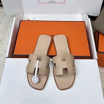 Colestore Hermes Oran sandal in Beige